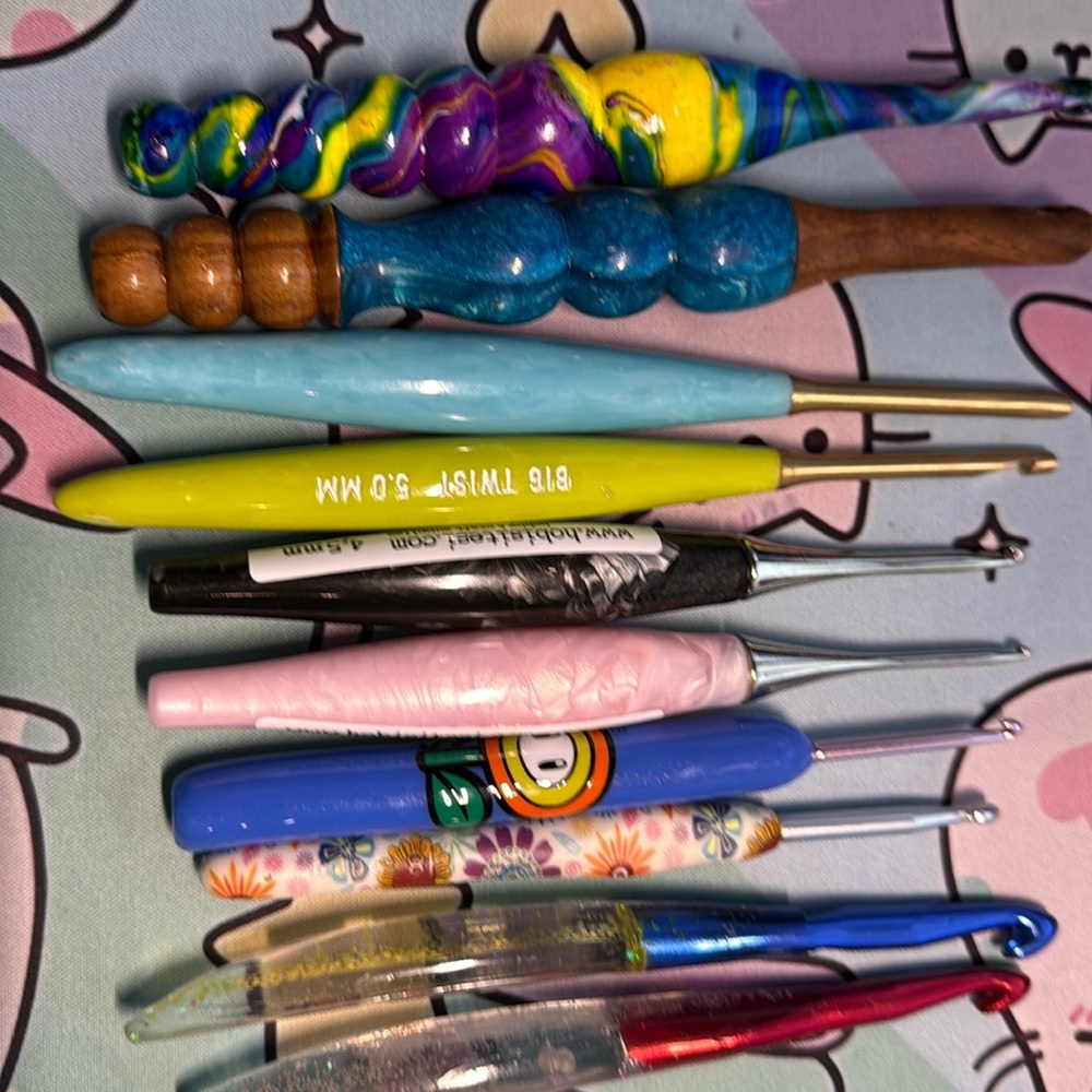 Crochet hook lot odds and ends